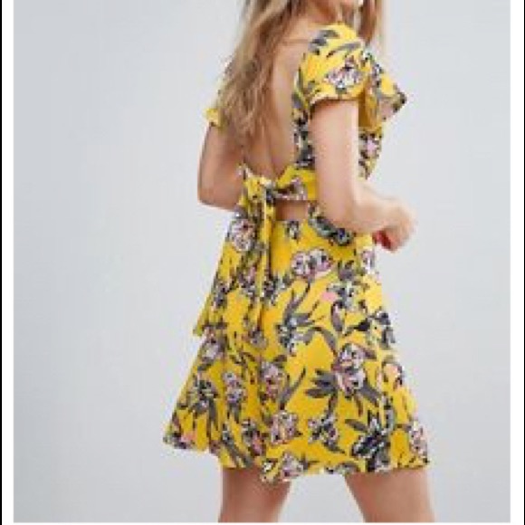 Boohoo tie back skater dress WORN ONCE - Picture 2 of 6